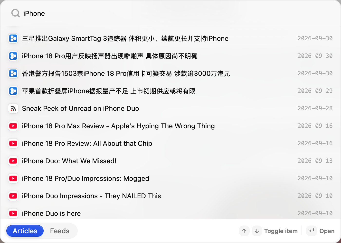 Nextflux 搜索界面：跨订阅查找 iPhone 相关文章，可切换文章与订阅搜索